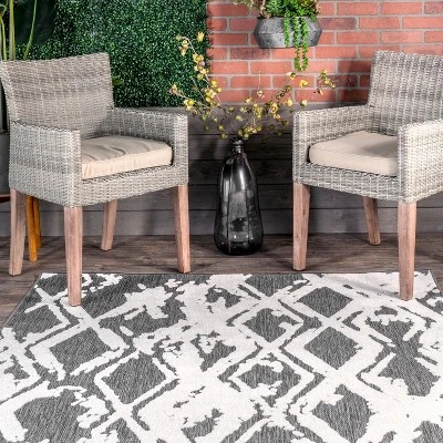NuLOOM Blaire Textured Lattice Indoor/Outdoor Patio Area Rug - Image 5
