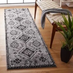 Vintage Hamadan VTH293 Power Loomed Area Rug - Safavieh